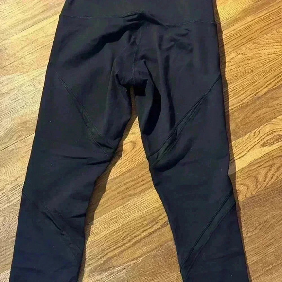 Lululemon Athletica Black Mesh Insert Leggings, Size 6 - Picture 8 of 8